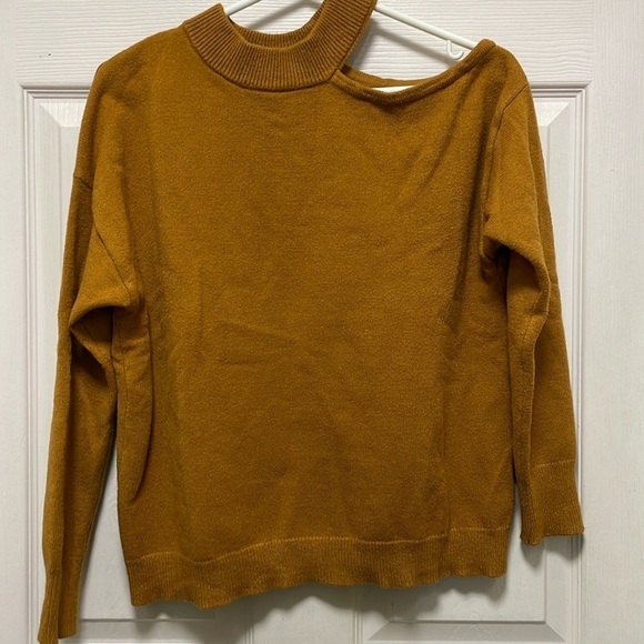 le chateau Sweaters - LE CHATEU | Cut Out Shoulder | Tan | Crewneck | Long Sleeve Sweater | Size L